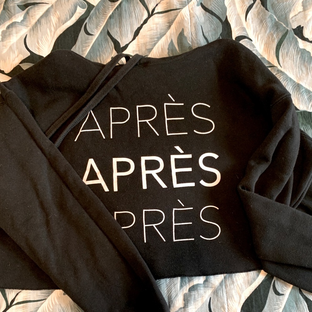 Apres cropped sweatshirt size M